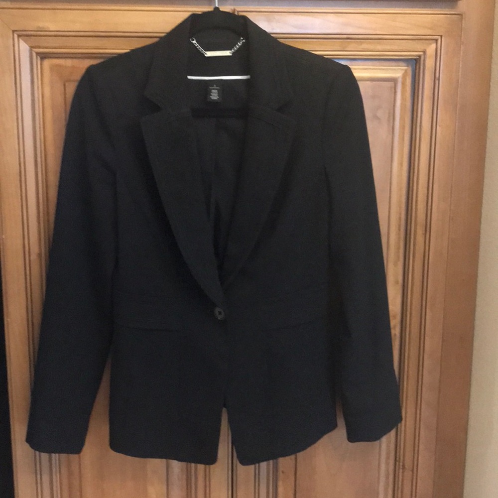 Classic well made black blazer- like new condition